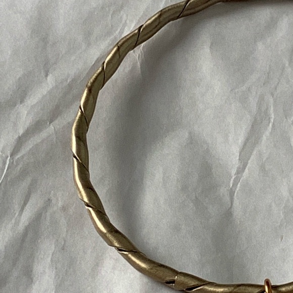 🦄 Japanese Character Twist Bangle Charm Bracelet - Picture 3 of 5